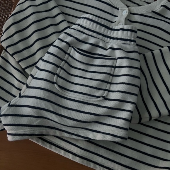 Rails Joan Sweatshirt and Jane shorts - Picture 7 of 8